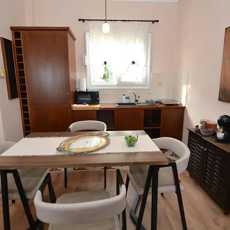 Apricot House بيت للعطل *