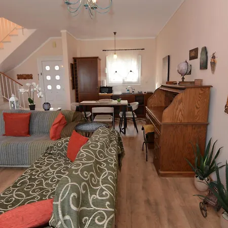 بيت للعطل Apricot House كافالا