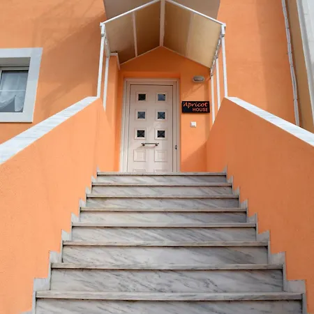 Holiday home Apricot House *